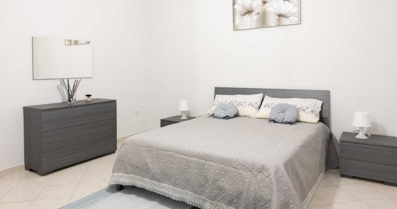 Decumani Apartments - Nel Cuore Di Napoli ภายนอก รูปภาพ